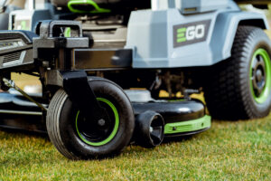 Ogród czysty i bez spalin z kosiarką akumulatorową EGO Power+ Z6