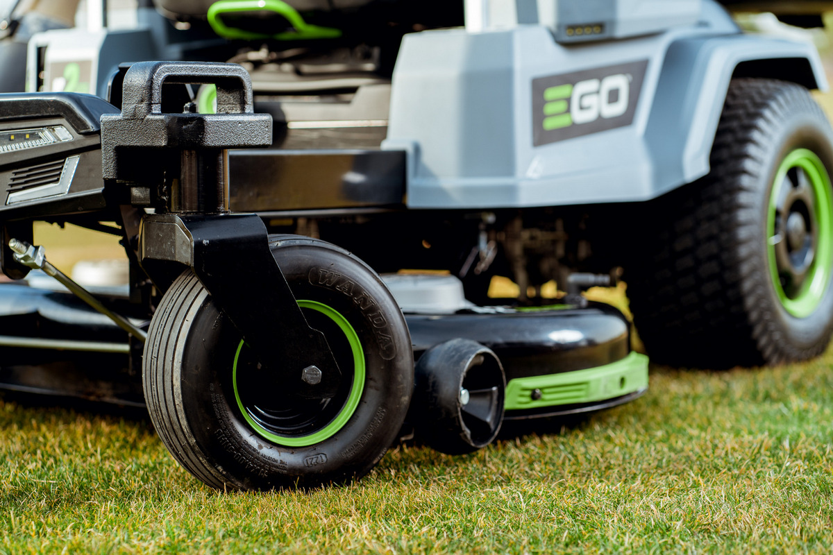 Ogród cichy i bez spalin z kosiarką EGO Power+ Z6