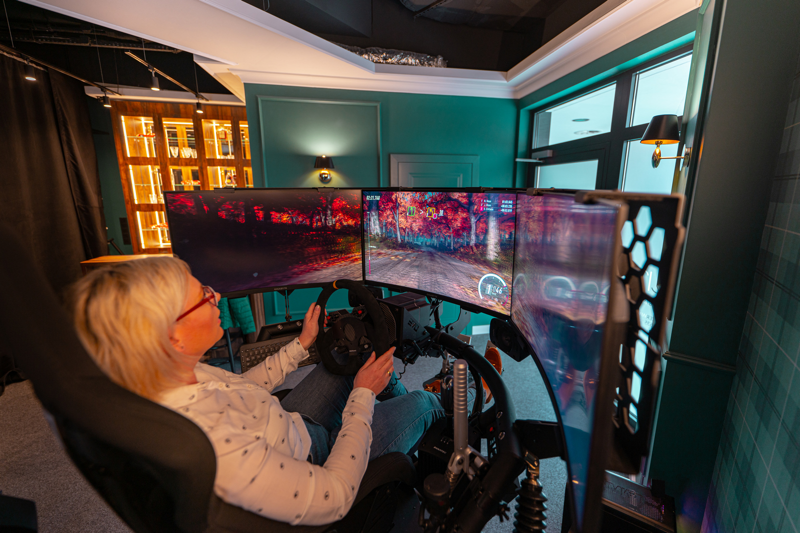 Symulator simracingowy w strefie Dune Golf & Racing